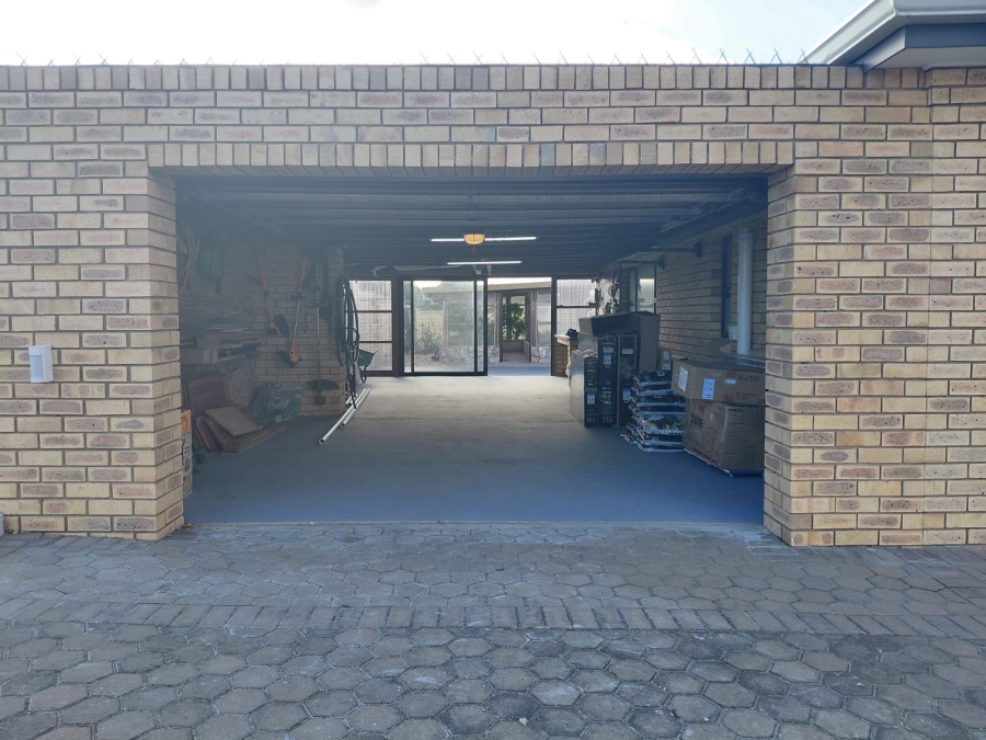 3 Bedroom Property for Sale in Stilbaai Wes Western Cape